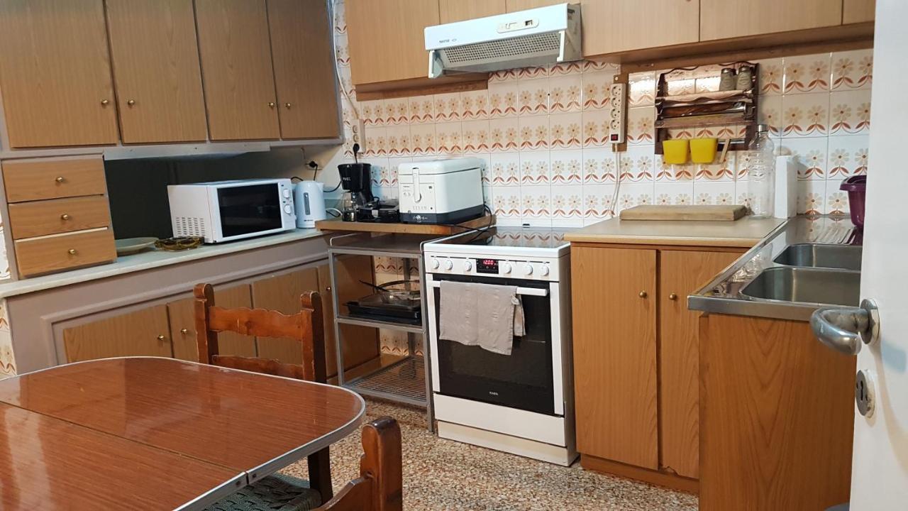 Teal Apartment - Athens Center, 4 Bd, 2 Bath Exteriör bild